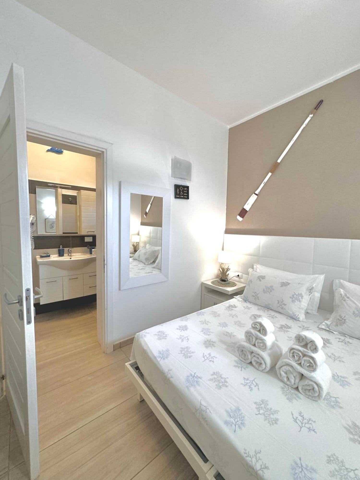 Aquarama Rooms & Apartments Torre Squillace ภายนอก รูปภาพ